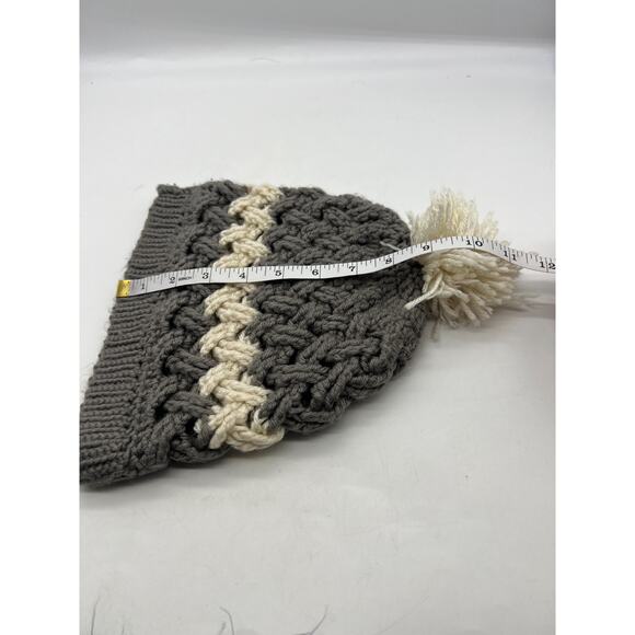 Chunky knit gray white beanie pom pom winter hat boho outdoors Small - Picture 7 of 7